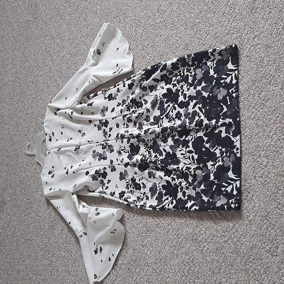 MJ Studio Floral Bell Sleeves Midi Pencil Dress. - Picture 5 of 10